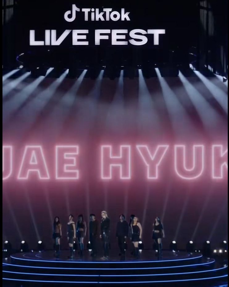 LIVE FEST 무대의 JAE HYUK 스크린